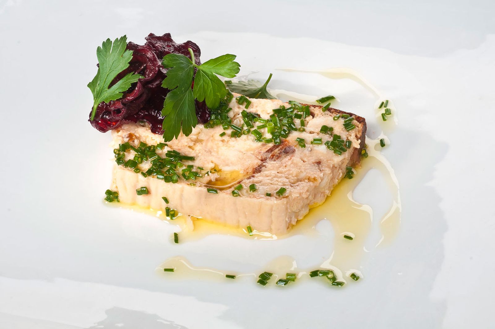 1370 Pastel de pescado con chips de remolacha (554) xl