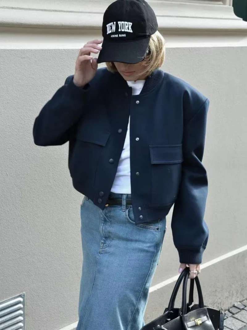 La bomber combina a la perfección con las prendas de tejido vaquero