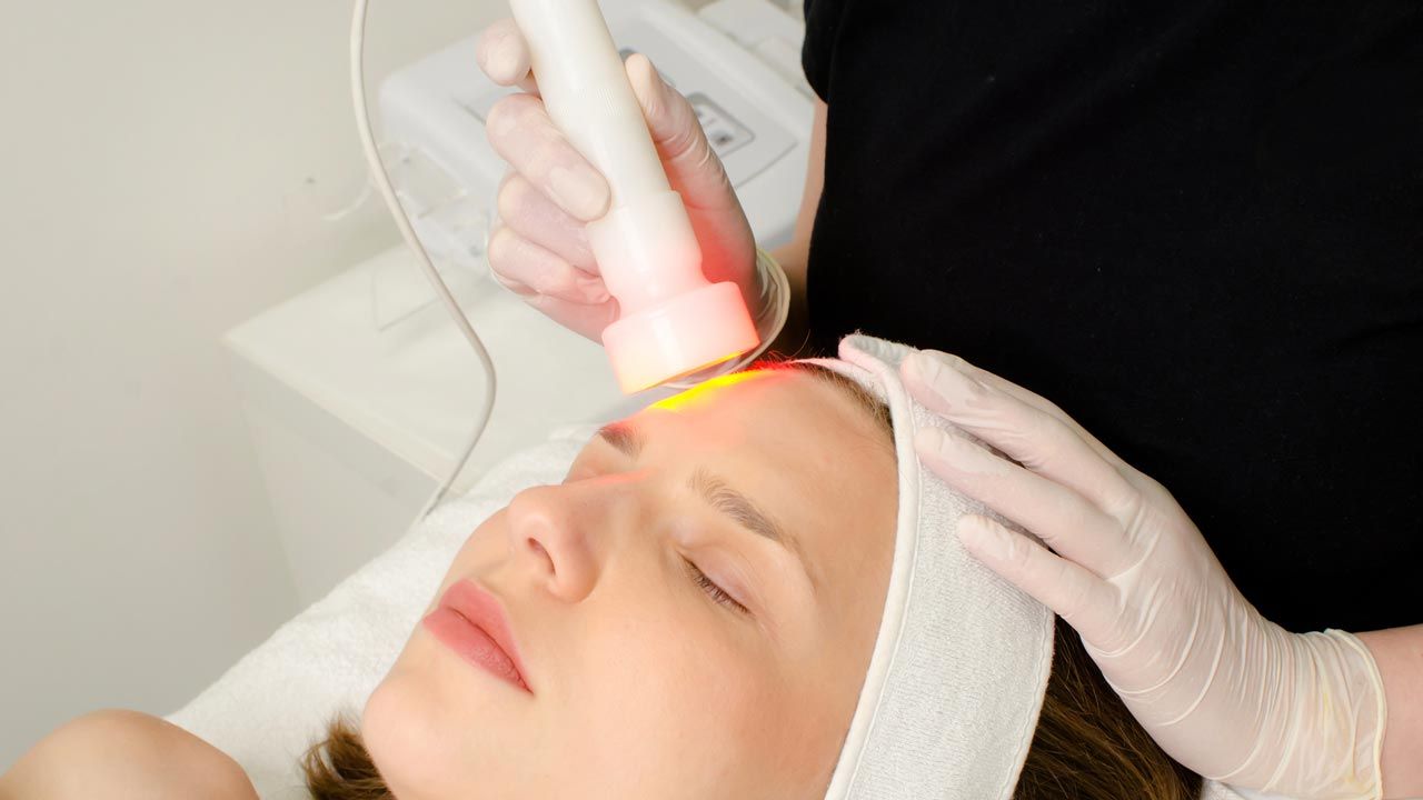 mascaras luz led belleza amarillo