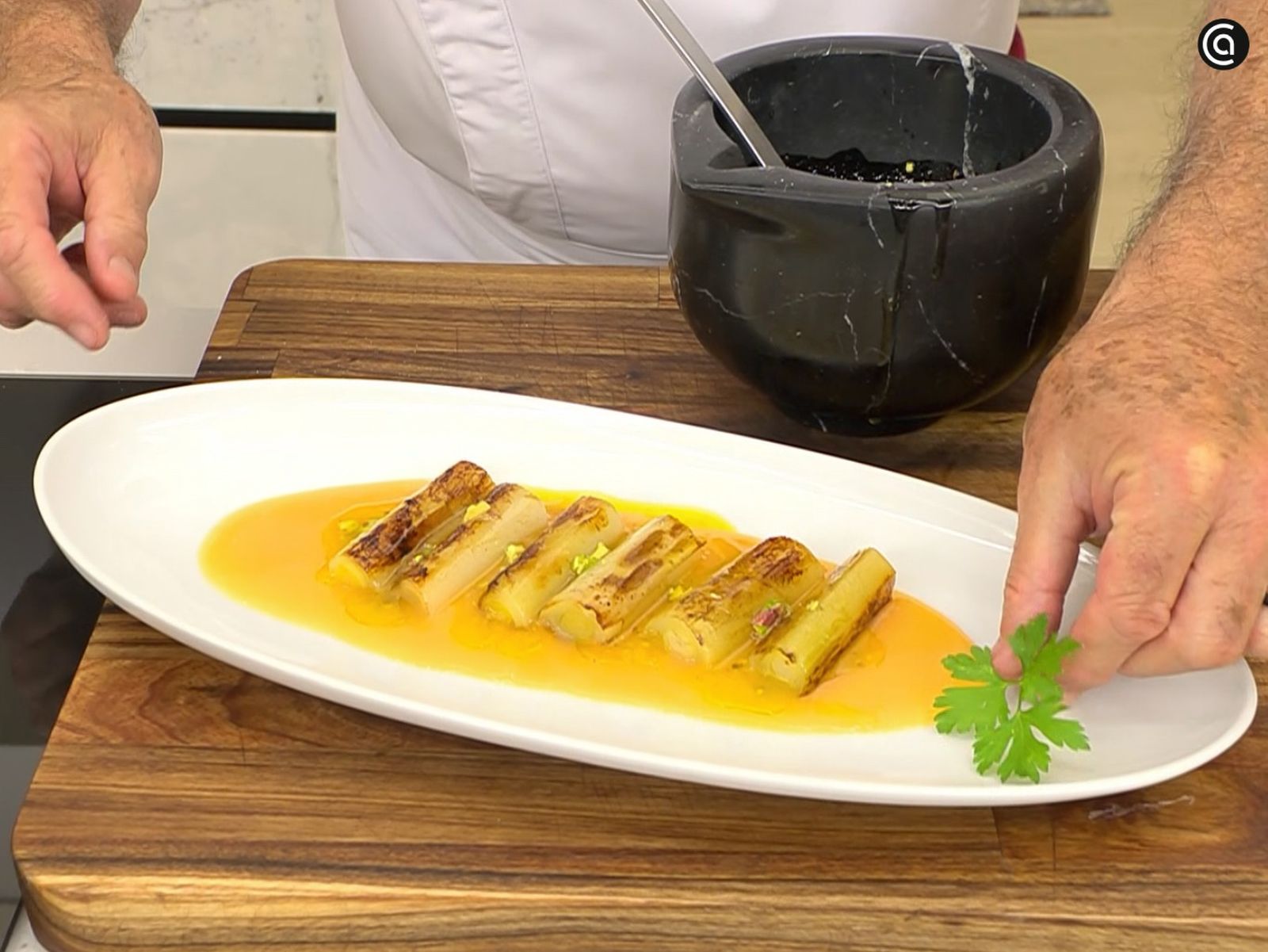 Puerros a la plancha con puré de calabaza