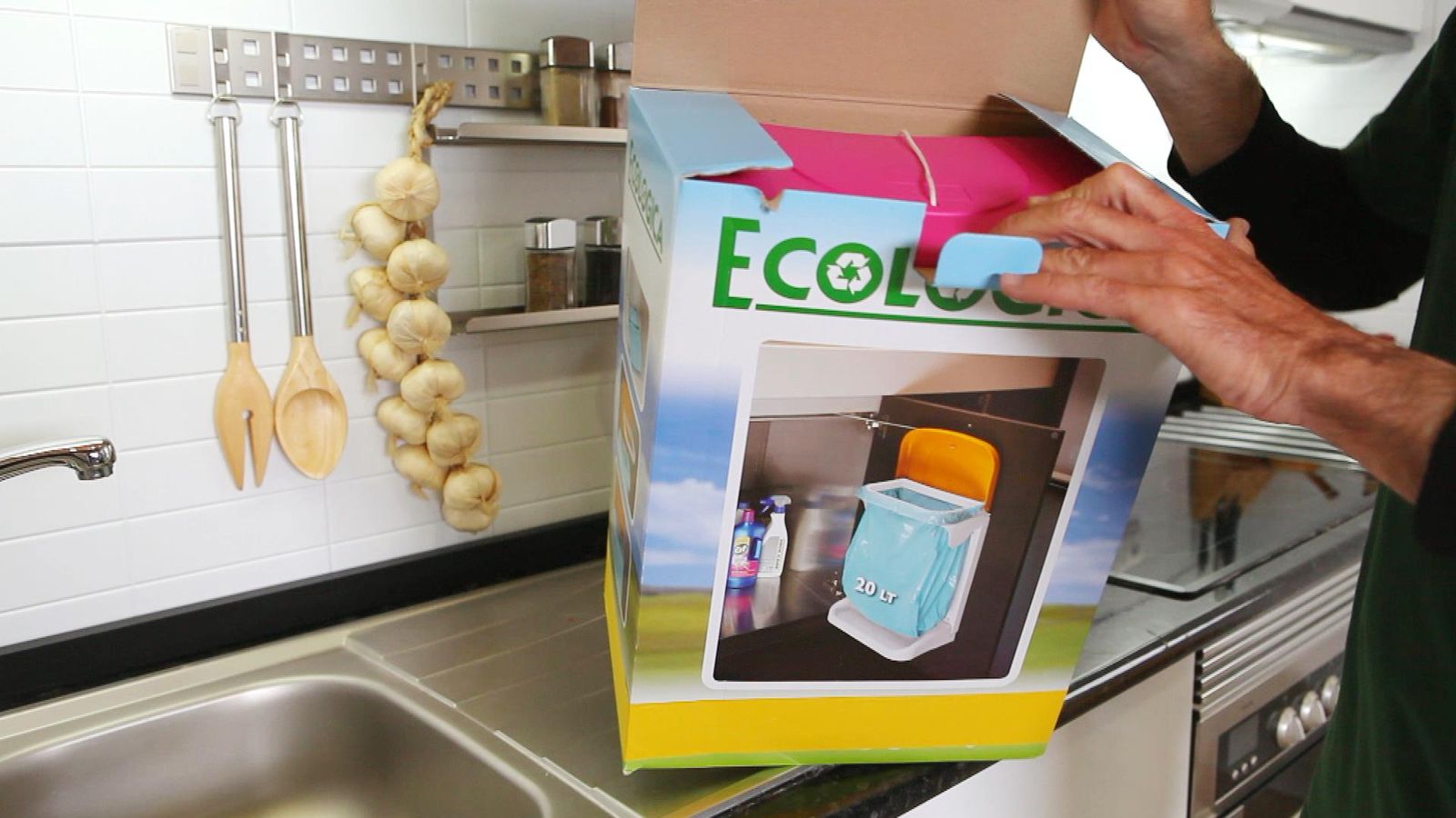 Colocar un soporte para bolsa de basura