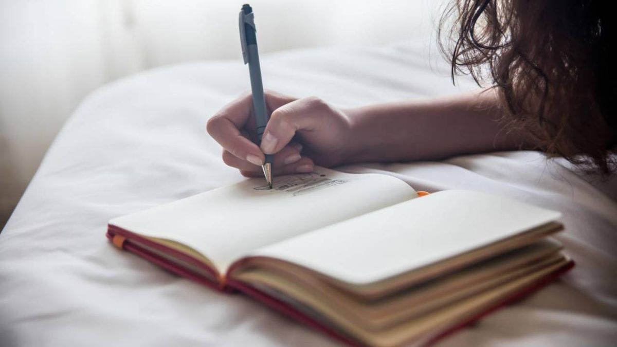 Dibujar en un cuaderno con frecuencia es una buena forma de crear hábito.