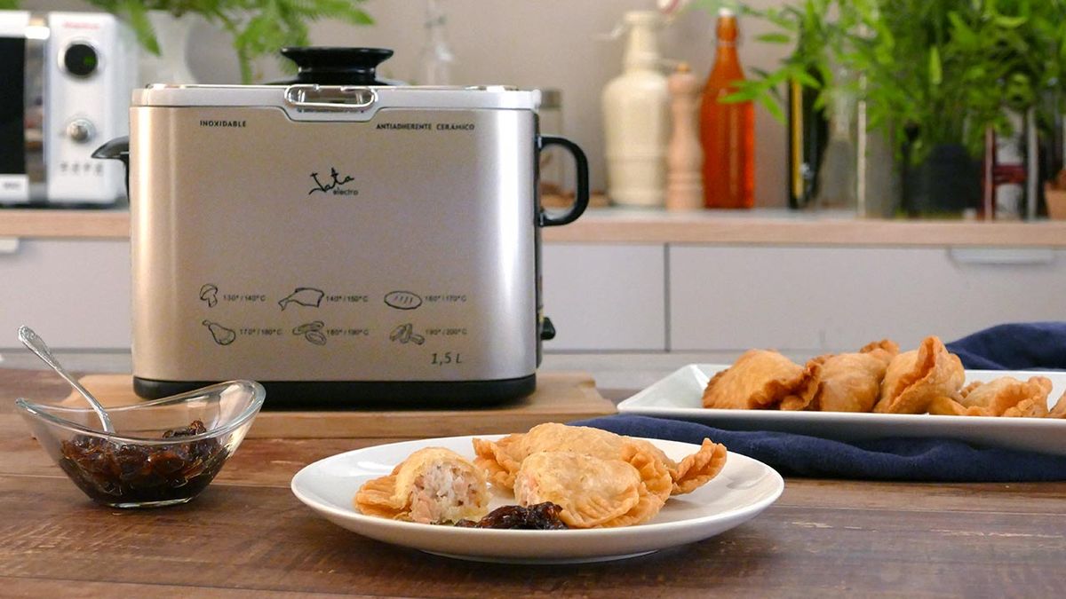 Reecta de empanadillas de salmón ahumado y queso con cebolla caramelizada  paso 7