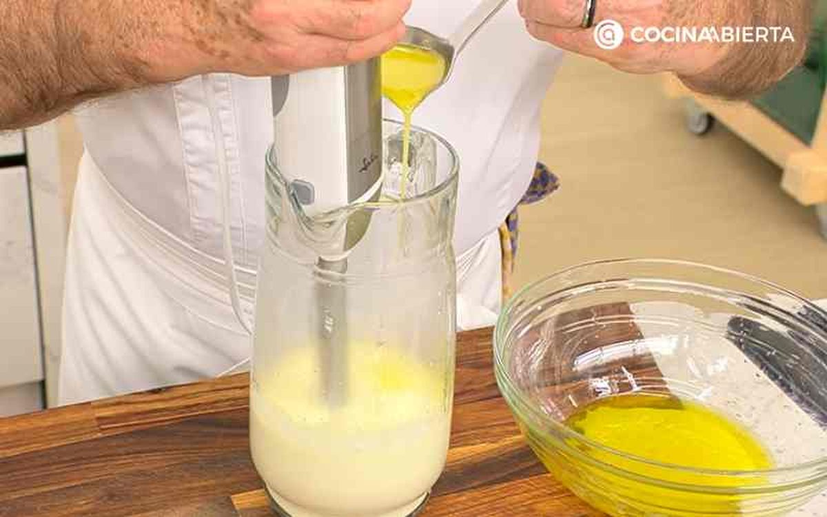 Tritura el bacalao desmigado con leche