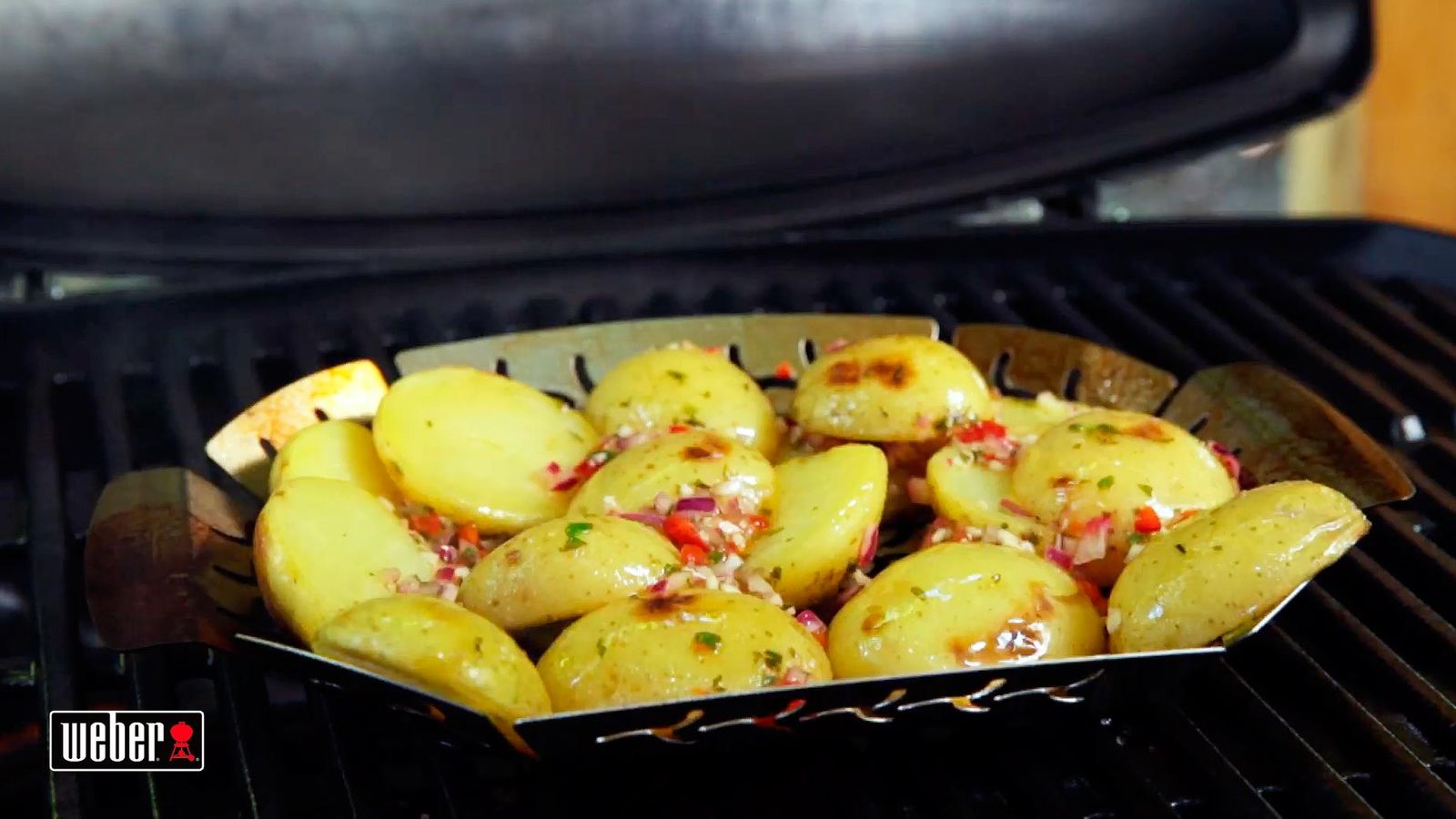 Receta de patatas en barbacoa y salsa chimichurri