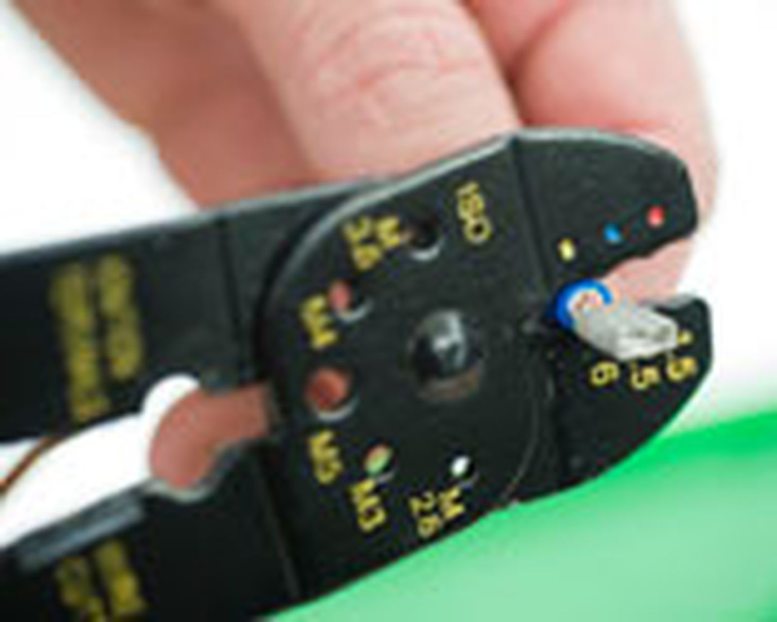 Brico 0648 1 engarzar terminales cable paso 4