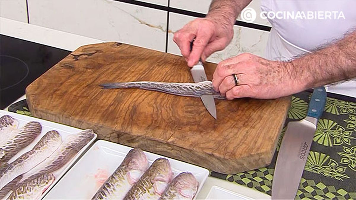 KARL67120321 receta sabiron con fideos karlos arguinano paso1