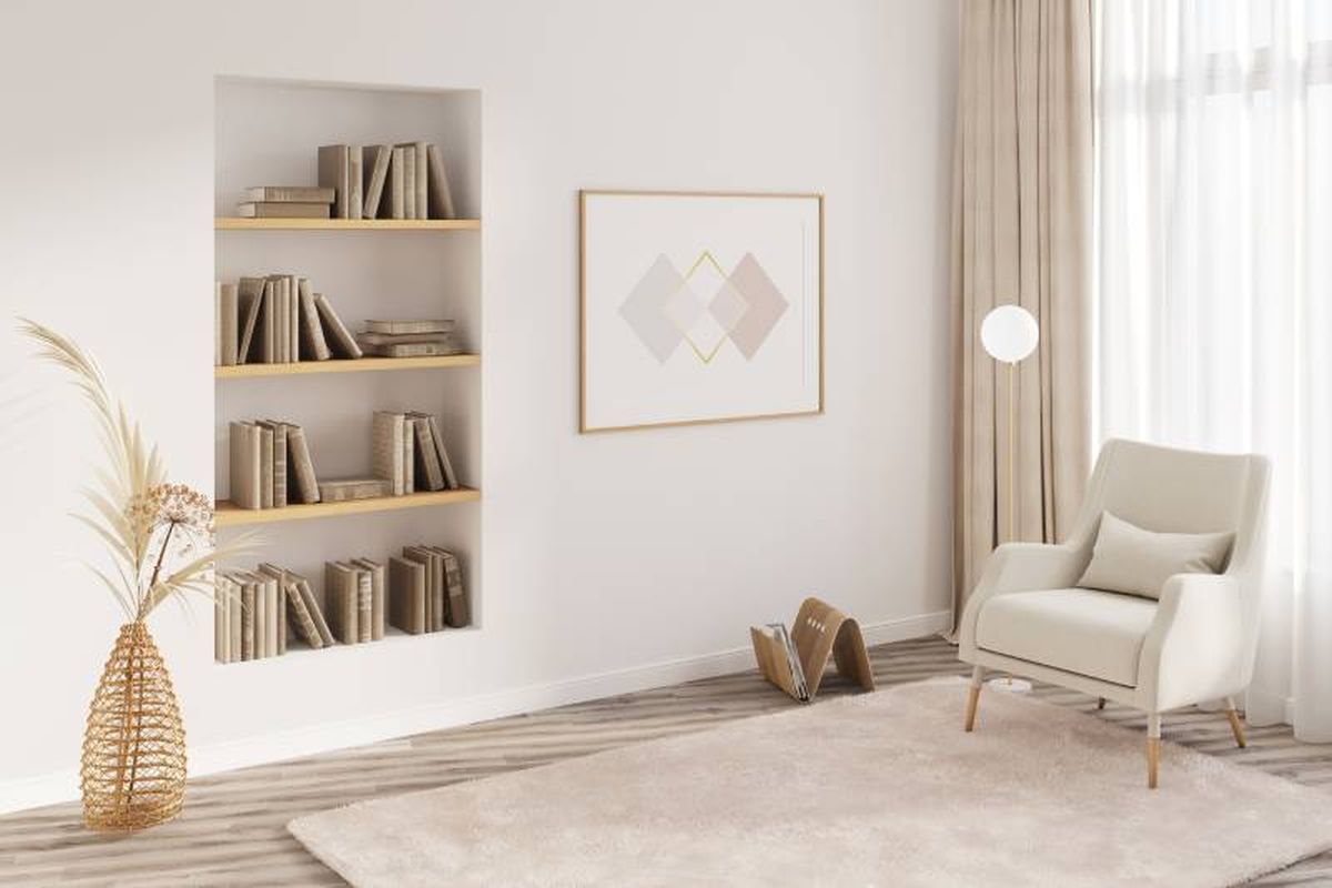 Salón de estilo minimalista decorado en tonos beiges.