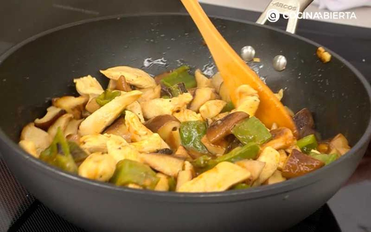 Mezcla todo en el wok