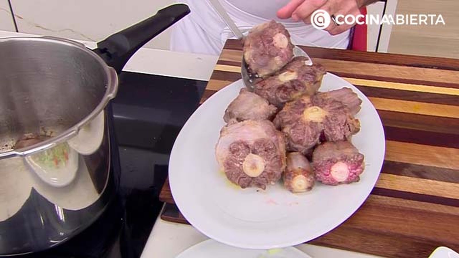 KARL7022 rabo castanas p2