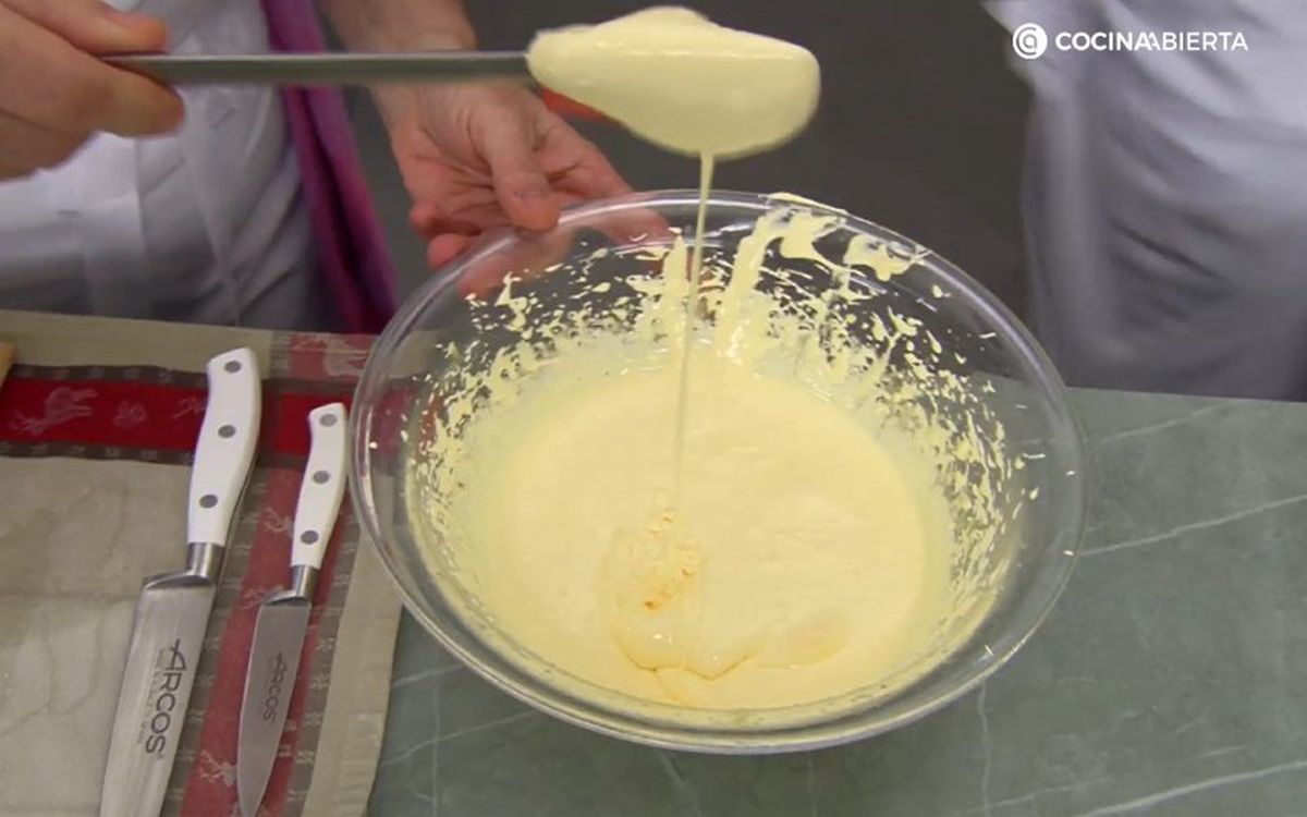 Para montar bien las yemas, la clave está en el punto del jarabe