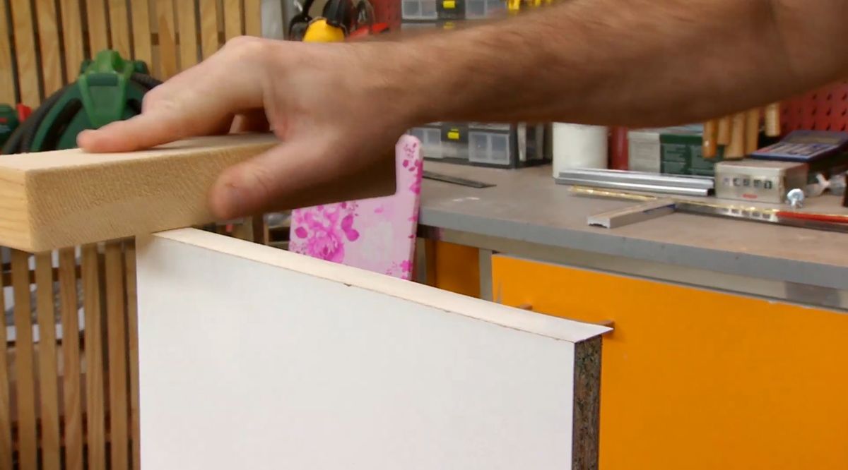 Armario para tabla de planchar oculta paso 4