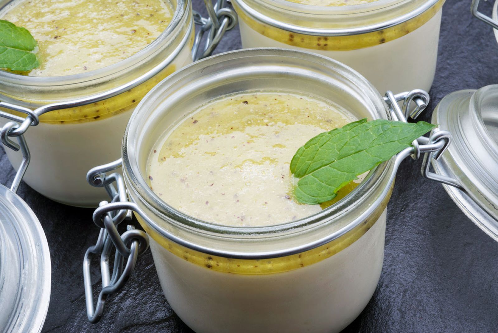 5228 Mousse de yogur con salsa de kiwis (613) xl