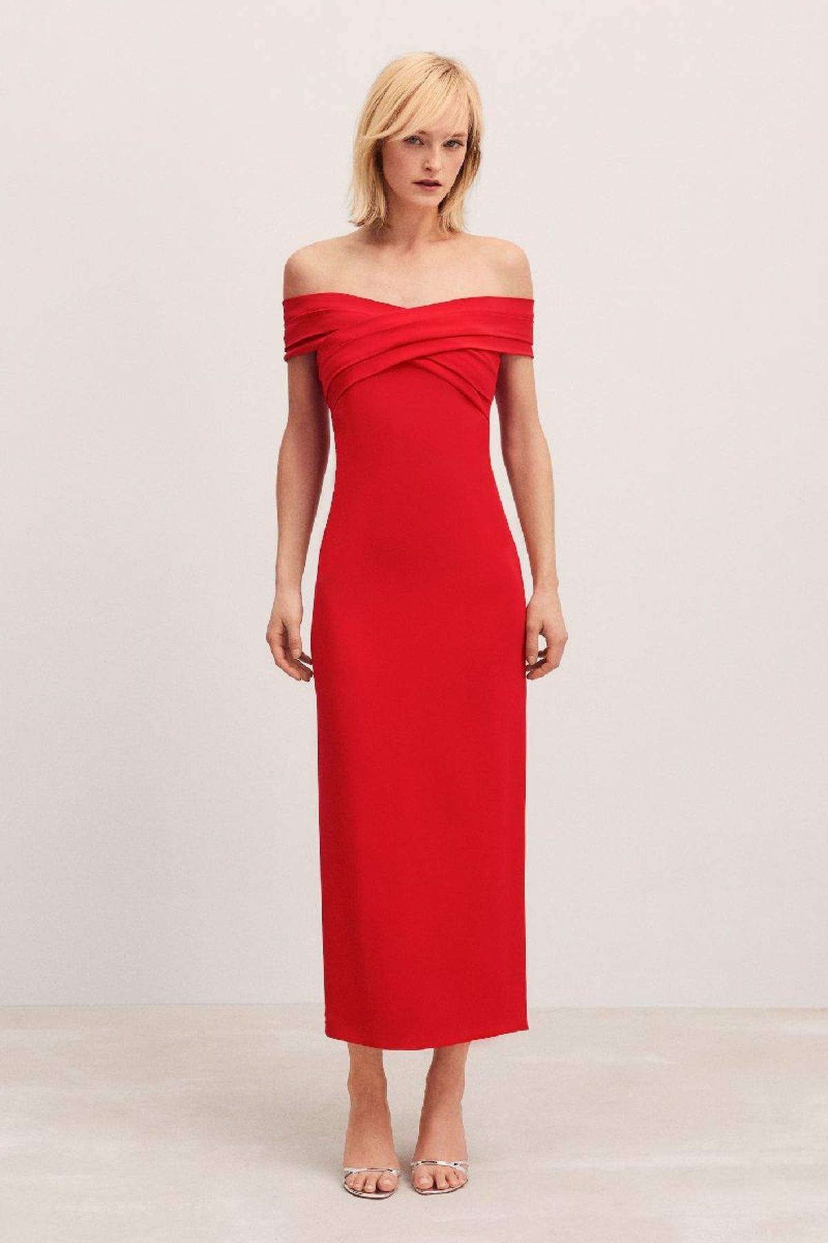 Vestido rojo de Nochevieja con escote bardot