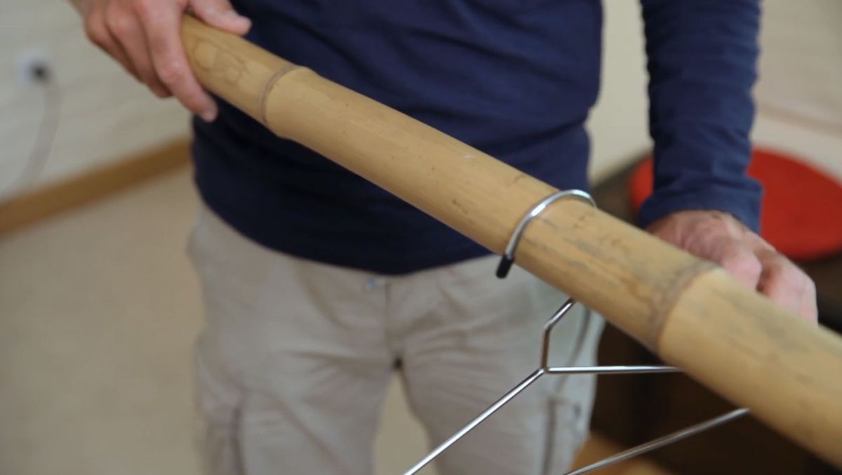 Cómo hacer un perchero con una caña de bambú paso 1