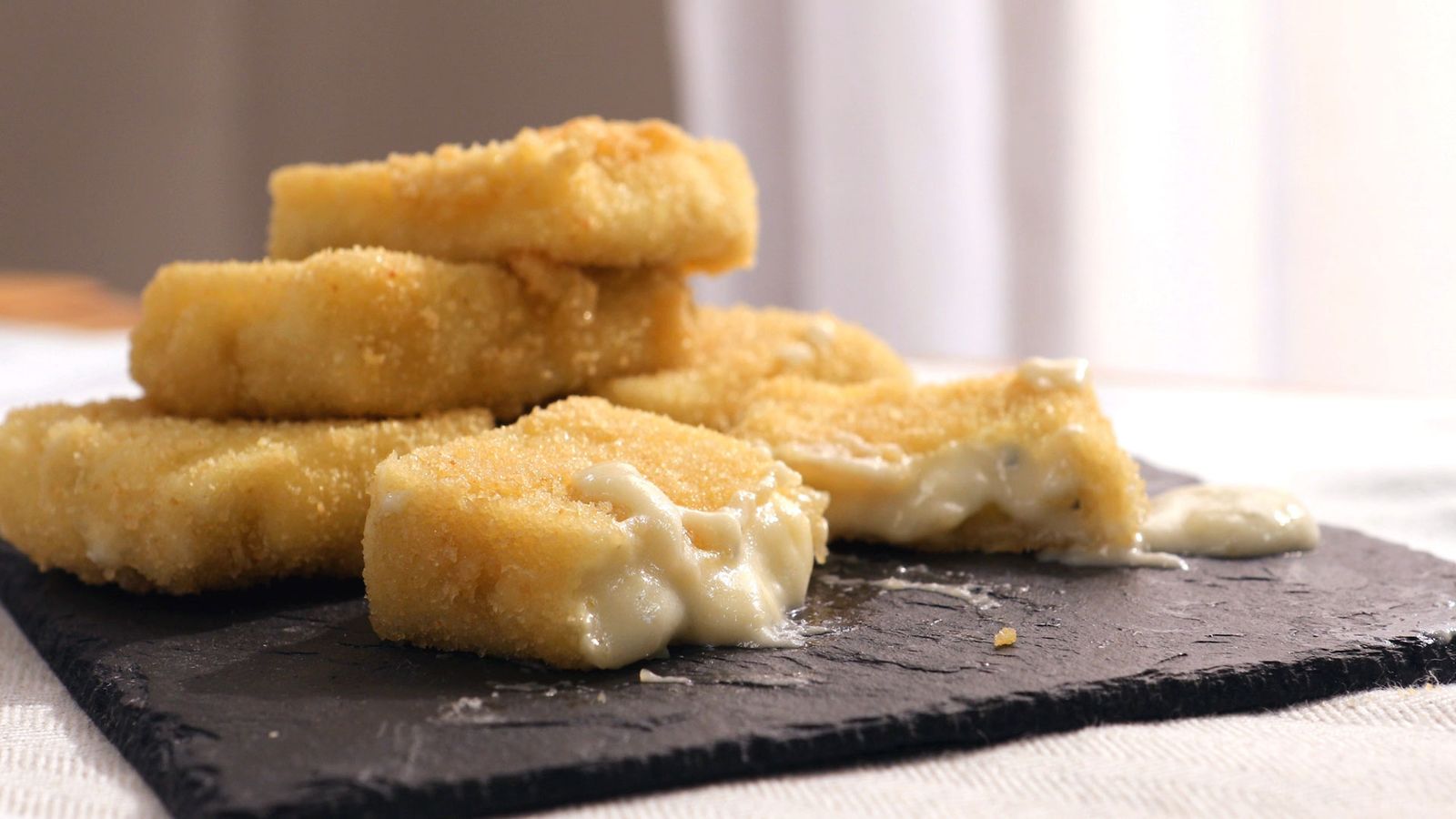 Croquetas líquidas de roquefort