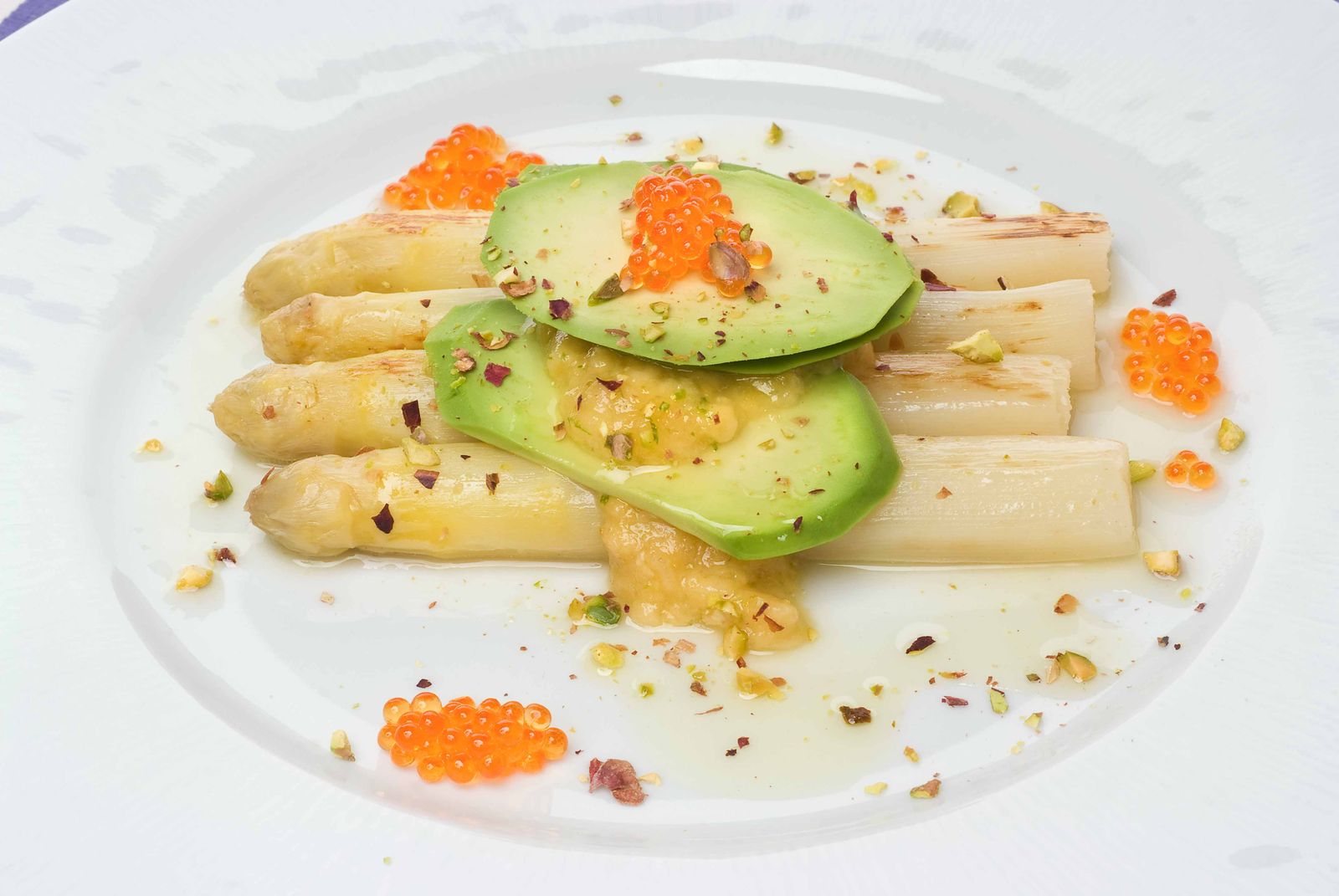 esparragos con lasaneta de aguacate y platano