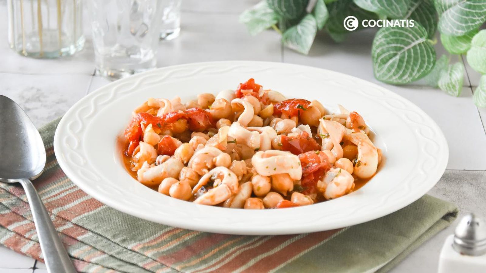 Garbanzos con calamares