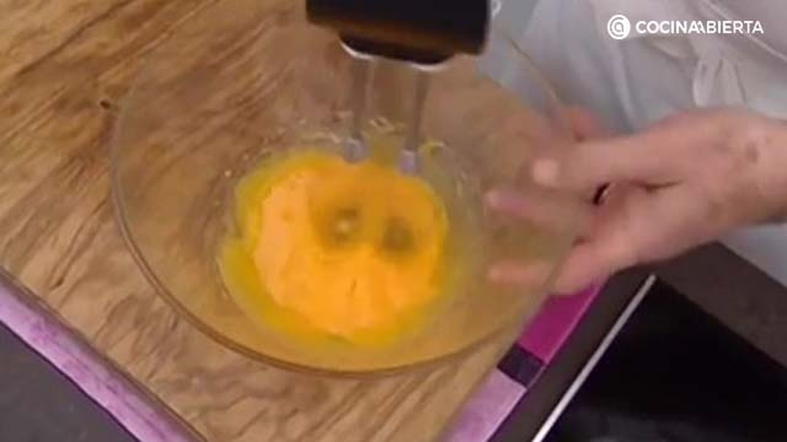 como hacer salsa holandesa paso 2