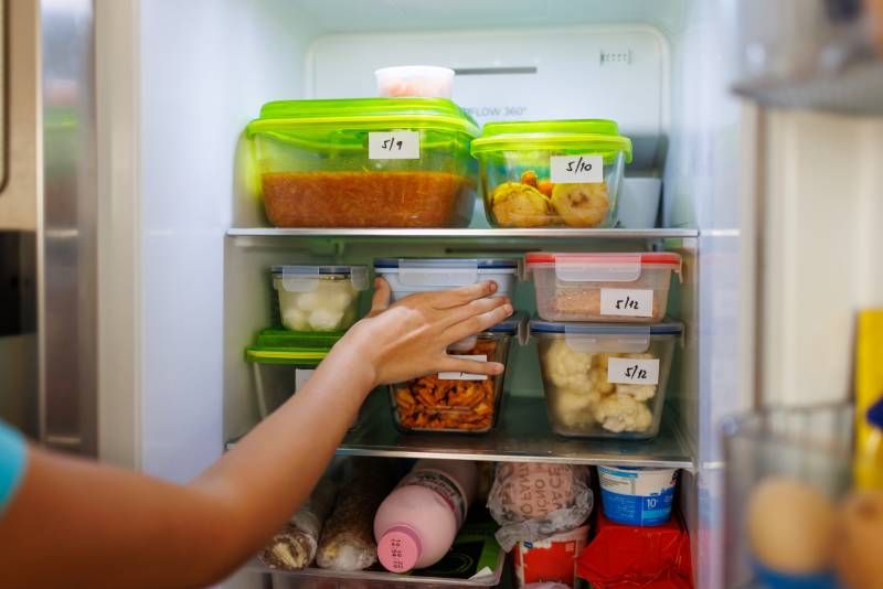 Etiqueta la comida cocinada si vas a conservarla en la nevera