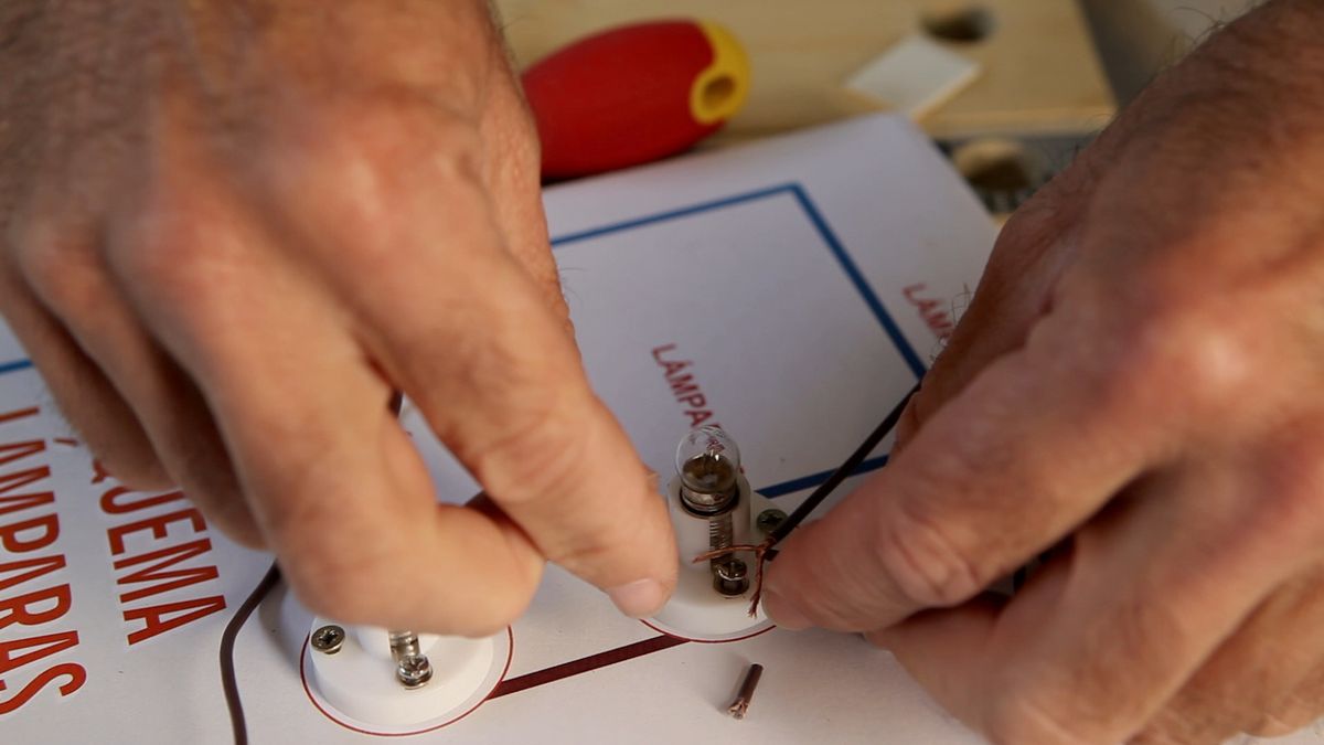 Circuito eléctrico en paralelo paso 5