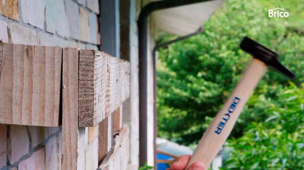 Reforzar la unión de un palé con clavos