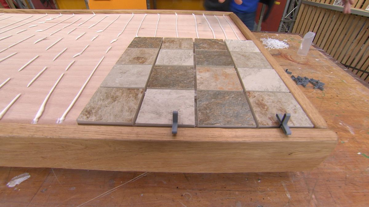 Mesa con revestimiento porcelánico paso 9